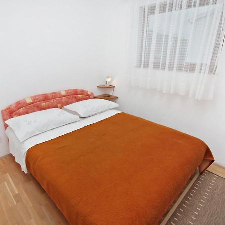 Apartments By The Sea Nemira, Omis - 5884 Tice Zewnętrze zdjęcie