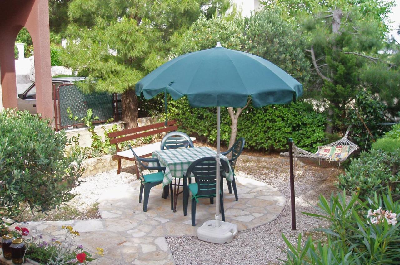 Apartments By The Sea Nemira, Omis - 5884 Tice Zewnętrze zdjęcie