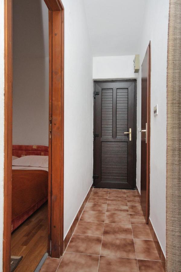 Apartments By The Sea Nemira, Omis - 5884 Tice Zewnętrze zdjęcie
